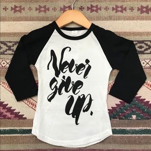 Raglan tshirt “never give up”